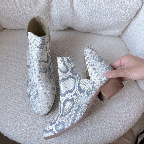 Anthropologie Coconuts by Matisse Pronto Snakeskin Ankle Boots 7 - Picture 1 of 7